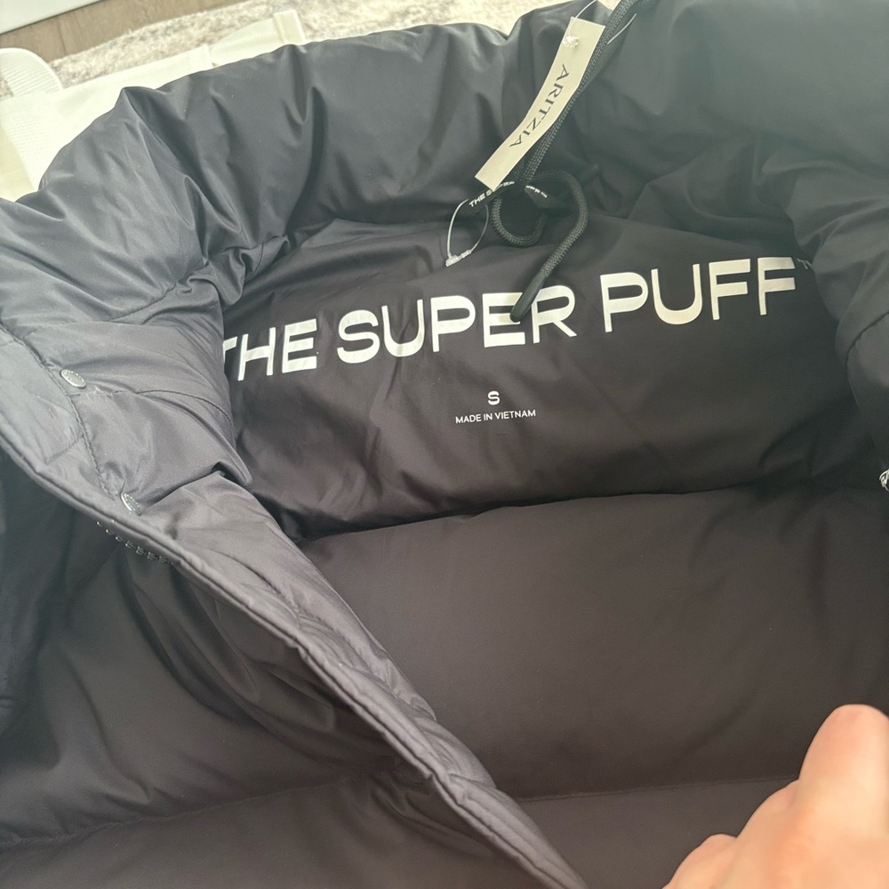 Aritzia Super Puff Coat Mid Length in Black - Picture 8 of 16